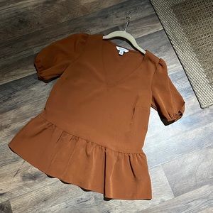 Nine West| Short Puff Sleeve V Neck Ruffle Bottom Hem Textured Blouse